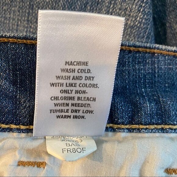 Old Navy 8* Blue Denim Cut-Off Sweetheart Raw Hem Bermuda Pocket Shorts - Picture 6 of 7